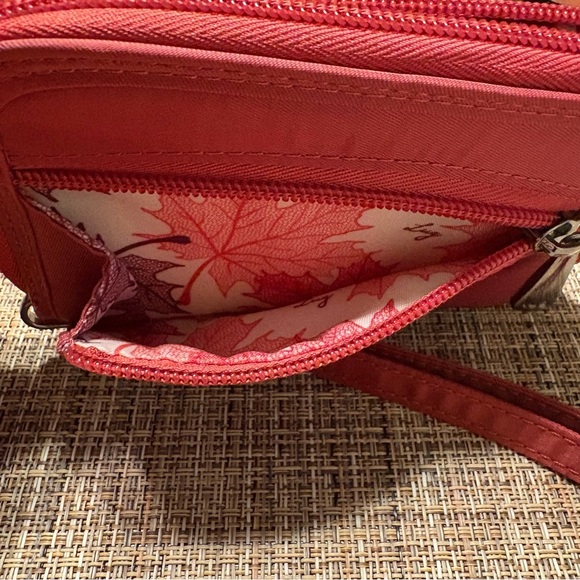 Lug RFID Quilted Wristlet Rodeo Wallet Rosewood NWOT Rare Sold Out Color - Picture 7 of 8